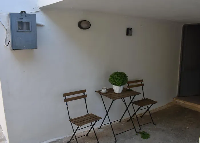 Ioannis At Skonizo * Hriszí Aktí Haniá