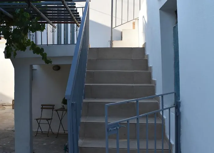 Ioannis At Skonizo *